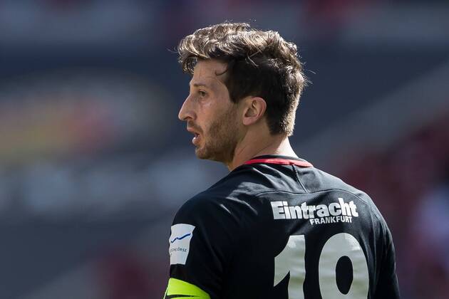 Muenchen, Deutschland, 28.04.2018, 1. Bundesliga 32. Spieltag, FC Bayern Muenchen - Eintracht Frankfurt, David Angel Abraham (SGE) schaut ( DeFodi048