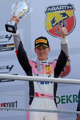 David Schumacher (GER) (US Racing - CHRS) freut sich über Platz 1 in der Rookie-Wertung bei der Formel 4 Meisterschaft beim DTM-Lauf auf dem Hockenheimring. Copyright Thomas Pakusch