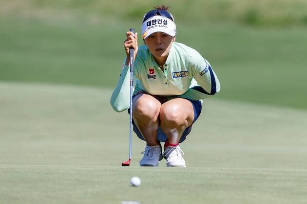 THE COLONY, TX - MAY 05: Mi Jung Hur lines up her putt on 3 during the LPGA Golf Damen Volunteers of America Texas Classic on May 5, 2018 at the Old American Golf Club in The Colony, TX. (Photo by Andrew Dieb Icon Sportswire) GOLF: MAY 05 LPGA - Volunteers of America Texas Classic Icon180505220 EDITORIAL USE ONLY