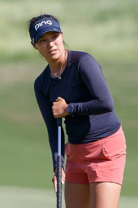 THE COLONY, TX - MAY 05: Annie Park makes a birdie on 3 during the LPGA Golf Damen Volunteers of America Texas Classic on May 5, 2018 at the Old American Golf Club in The Colony, TX. (Photo by Andrew Dieb Icon Sportswire) GOLF: MAY 05 LPGA - Volunteers of America Texas Classic Icon180505300 EDITORIAL USE ONLY