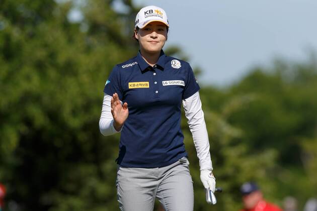 THE COLONY, TX - MAY 05: In Gee Chun of Korea waves after chipping close on 3 during the LPGA Golf Damen Volunteers of America Texas Classic on May 5, 2018 at the Old American Golf Club in The Colony, TX. (Photo by Andrew Dieb Icon Sportswire) GOLF: MAY 05 LPGA - Volunteers of America Texas Classic Icon180505458 EDITORIAL USE ONLY