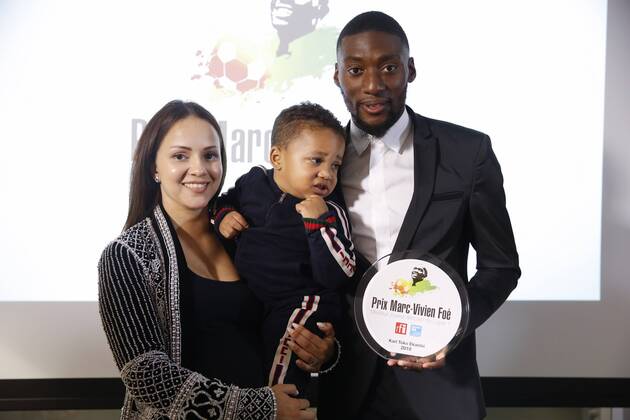 Karl Toko Ekambi ( Angers ) avec sa femme et son fils FOOTBALL : Remise du Prix Marc Vivien Foe - 14 05 2018 GwendolineLeGoff Panoramic 