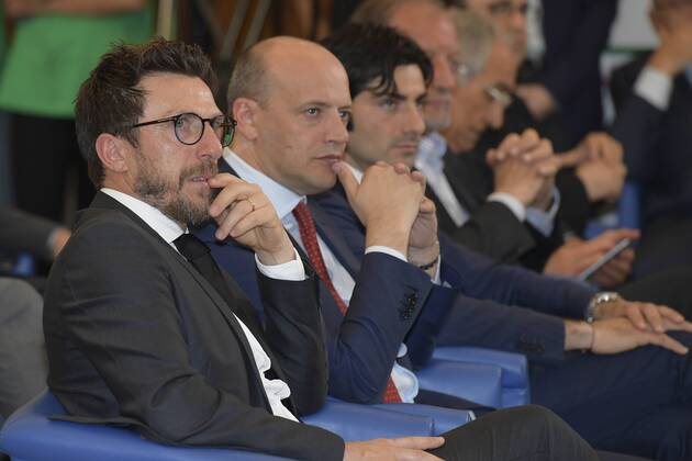 Photo Luciano Rossi AS Roma LaPresse 21 05 2018 Roma (Italia) Soccer Enzo Bearzot Award In the pic: AS Roma coach Eusebio Di Francesco and Mauro Baldissoni during award ceremony Coni Roma  Copyright: xLucianoxRossixASxRoma LaPressex