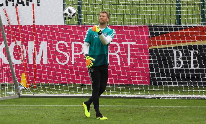 Torwart Manuel Neuer (Deutschland Germany) - 24.05.2018: Training der Deutschen Nationalmannschaft zur WM-Vorbereitung in der Sportzone Rungg in Eppan Südtirol