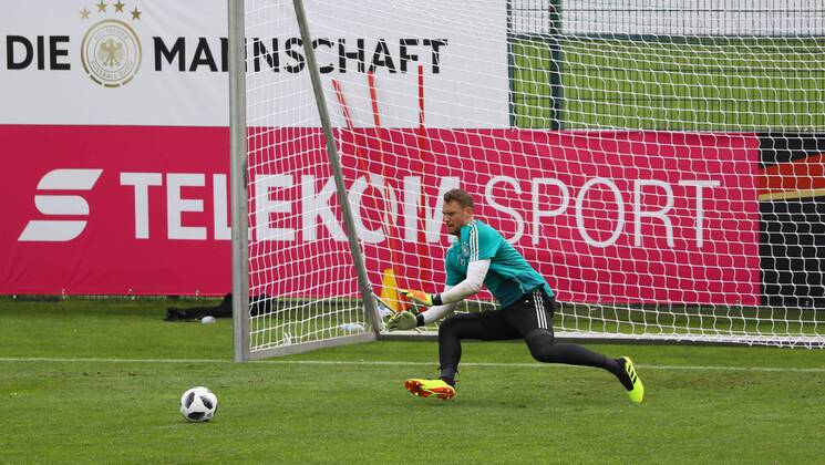 Torwart Manuel Neuer (Deutschland Germany) - 24.05.2018: Training der Deutschen Nationalmannschaft zur WM-Vorbereitung in der Sportzone Rungg in Eppan Südtirol