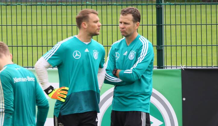 Torwart Manuel Neuer (Deutschland Germany), Teammanager der Nationalmannschaft Oliver Bierhoff (Deutschland Germany) - 24.05.2018: Training der Deutschen Nationalmannschaft zur WM-Vorbereitung in der Sportzone Rungg in Eppan Südtirol