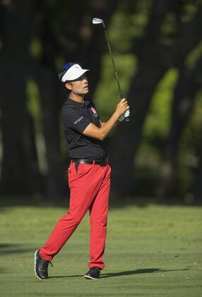 May 25, 2018 - Fort Worth, TX, USA - FORT WORTH, TX - MAY 25, 2018 - Kevin Na hits his approach to the 7th hole during the second round of the 2018 Fort Worth Invitational PGA Golf Herren at Colonial Country Club in Fort Worth, Texas 2018 Fort Worth Invitational PGA - ZUMAsc5_ 20180525_zaf_sc5_004 Copyright: xErichxSchlegelx