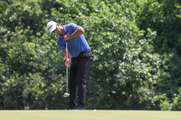 FORT WORTH, TX - MAY 25: Adam Scott (AUS) putts on the 8th green during the second round of the Fort Worth Invitational on May 25, 2018 at Colonial Country Club in Fort Worth, TX. (Photo by George Walker Icon Sportswire) GOLF: MAY 25 PGA Golf Herren - Fort Worth Invitational Icon18052510 EDITORIAL USE ONLY