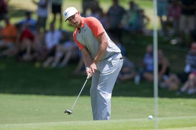 FORT WORTH, TX - MAY 25: Nick Watney putts on 5 during the second round of the Fort Worth Invitational on May 25, 2018 at Colonial Country Club in Fort Worth, TX. (Photo by Andrew Dieb Icon Sportswire) GOLF: MAY 25 PGA Golf Herren - Fort Worth Invitational Icon180525377 EDITORIAL USE ONLY