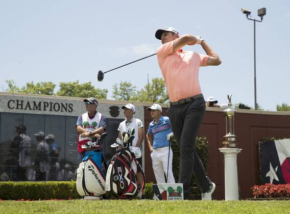 May 26, 2018 - Fort Worth, TX, USA - FORT WORTH, TX - MAY 26, 2018 - Justin Rose tees off on the first hole to start the third round of the 2018 Fort Worth Invitational PGA Golf Herren at Colonial Country Club in Fort Worth, Texas 2018 Fort Worth Invitational PGA - ZUMAsc5_ 20180526_zaf_sc5_010 Copyright: xErichxSchlegelx