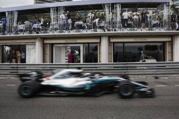 May 27, 2018 - Montecarlo, Monaco - 44 Lewis Hamilton from Great Britain Mercedes W09 Hybrid EQ Power+ team Mercedes GP in front of Valentino shops during the Race of Monaco Formula One Grand Prix at Monaco on 27th of May, 2018 in Montecarlo, Monaco. F1 Grand Prix of Monaco - ZUMAn230 20180527_zaa_n230_912 Copyright: xXavierxBonillax
