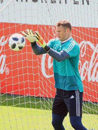 Torwart Manuel Neuer (Deutschland Germany) - 01.06.2018: Training der Deutschen Nationalmannschaft zur WM-Vorbereitung in der Sportzone Rungg in Eppan Südtirol
