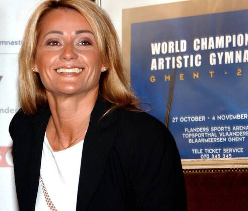 BRU22 - - GENT, BELGIUM: Former Romanian gymnast star Nadja Comaneci poses for a picture after her press conference PK Pressekonferenz in Gent, Tuesday 25 September 2001. The city of Gent organises from 26 October till 04 November 2001 the World Artistic Gymnastics Championships. LIEVENxVANxASSCHE  x725248x