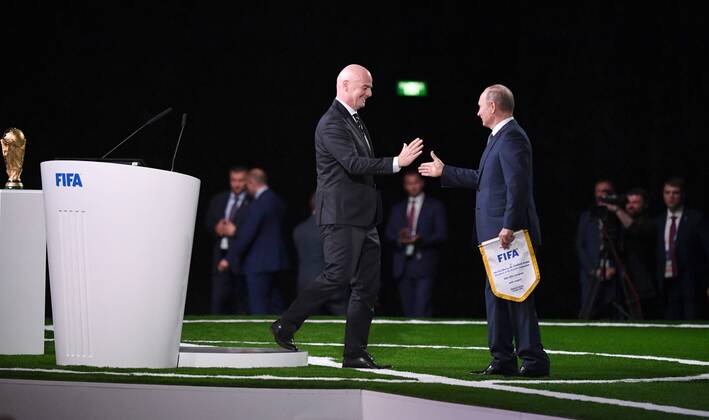 Fussball, Herren, Saison 2017 18, Ein Tag vor Beginn der Weltmeisterschaft in Russland, 68. FIFA-Kongress im Moskauer Expocenter, v. l. FIFA-Präsident Gianni Infantino , Russland Präsident Wladimir Putin, 13.06. 2018, Copyright: xMatthiasxKochx