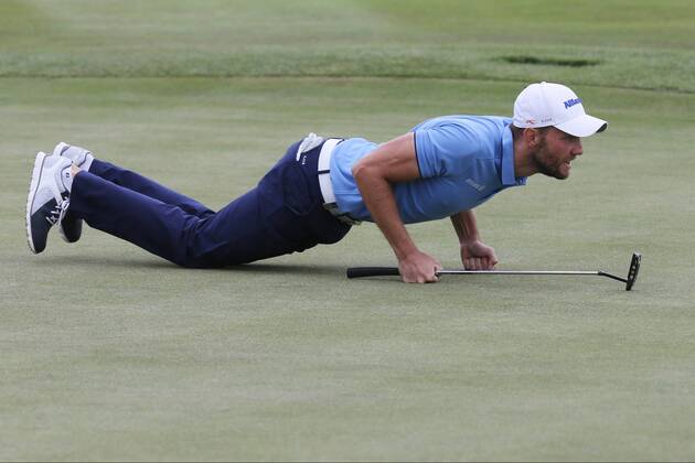 Max Kieffer (GER) spielt um den Sieg mit, 3. Tag, Putting Linie im Liegen kontrollieren 30. BMW International Open, Golf, Golf Open, Gut Laerchenhof, Koeln, 23.06.2018 BMW International Open , Golf Koeln Copyright: xRoskaritzx Eibner-Pressefotox EP_fh_rrz