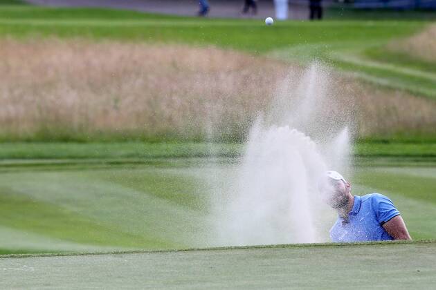 Max Kieffer (GER) spielt um den Sieg mit, 3. Tag, Schlag aus dem Bunker, Sand spritzt, 30. BMW International Open, Golf, Golf Open, Gut Laerchenhof, Koeln, 23.06.2018 BMW International Open , Golf Koeln Copyright: xRoskaritzx Eibner-Pressefotox EP_fh_rrz