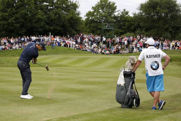 Golf, 30. BMW International Open, Golf Club Lärchenhof, Pulheim bei Köln am 24. Juni 2018 Martin KAYMER (GER) li.- und sein Caddie re.-