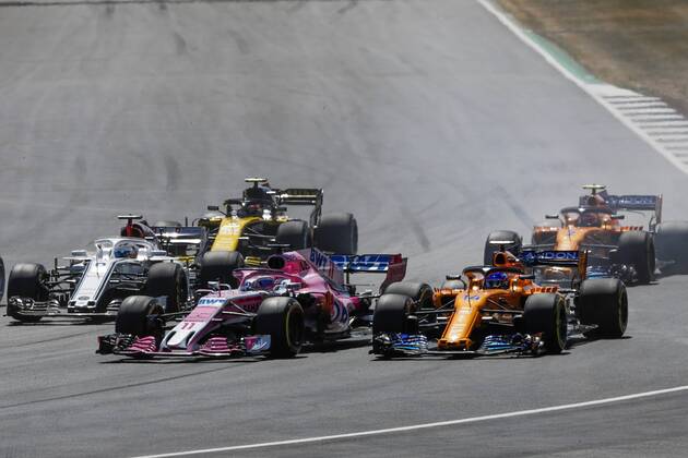 Motorsports: FIA Formula One World Championship WM Weltmeisterschaft 2018, Grand Prix of Great Britain, Start, 11 Sergio Perez (MEX, Sahara Force India F1 Team), 14 Fernando Alonso (ESP, McLaren F1 Team), Silverstone Great Britain