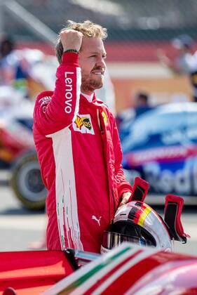 Sebastian Vettel (Scuderia Ferrari) nach dem Gewinn des Grossen Preis von Grossbritannien GBR, FIA, Formel 1, Grosser Preis von Grossbritannien, Rennen Silverstone Copyright: xEIBNER Illmannx EP_EER
