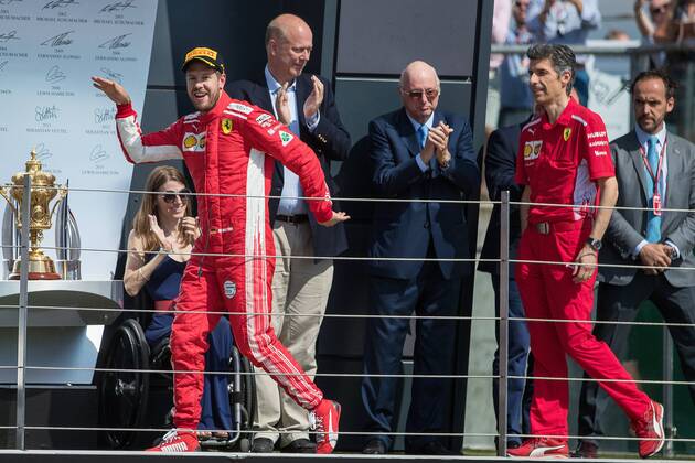 Sebastian Vettel (Scuderia Ferrari) nach dem Gewinn des Grossen Preis von Grossbritannien GBR, FIA, Formel 1, Grosser Preis von Grossbritannien, Rennen Silverstone Copyright: xEIBNER Illmannx EP_EER