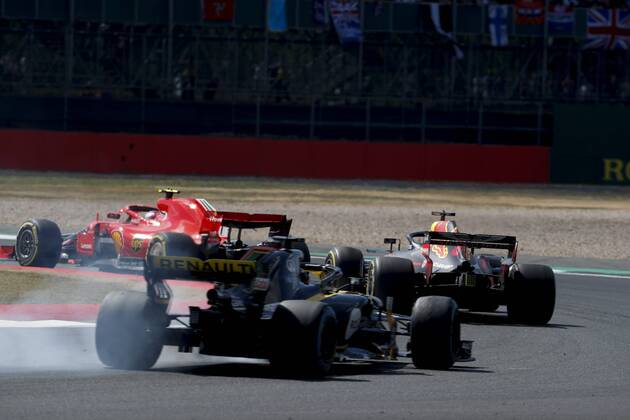 Motorsports: FIA Formula One World Championship WM Weltmeisterschaft 2018, Grand Prix of Great Britain, 7 Kimi Raikkonen (FIN, Scuderia Ferrari), 3 Daniel Ricciardo (AUS, Aston Martin Red Bull Racing), 27 Nico Hulkenberg (GER, Renault Formula One Team), Silverstone Great Britain