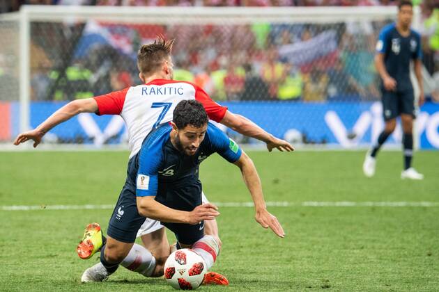 Fußball, WM Finale 2018 in Moskau, Frankreich - Kroatien 180715 Nabil Fekir of France falls in a duel with Ivan Rakitic of Croatia during the FIFA World Cup WM Weltmeisterschaft Fussball final match between France and Croatia on July 15, 2018 in Moscow. Photo: Petter Arvidson BILDBYRAN kod PA 92087 Copyright: PETTERxARVIDSON BB180715PA159