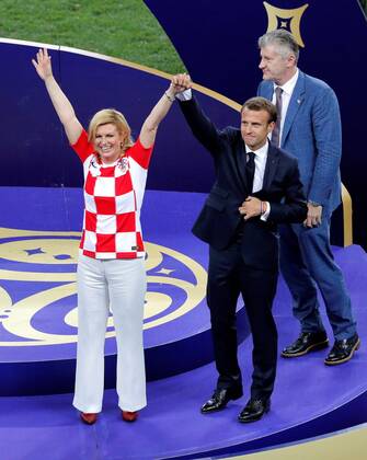 , French President Emmanuel Macron (R) next to Croatian President Kolinda Grabar-Kitarovic celebrate after the FIFA World Cup WM Weltmeisterschaft Fussball 2018 final soccer match between France and Croatia, at Luzhniki Stadium in Moscu, Russia, 15 July 2018. FRANCE VS. CROATIA !ACHTUNG: NUR REDAKTIONELLE NUTZUNG!  Copyright: xLavandeiraxjrx FWC64-558 20180715-636672832649322386