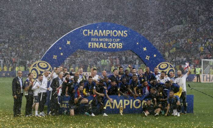 France team group Mannschaftsbild Totale with the trophy during the FIFA World Cup WM Weltmeisterschaft Fussball 2018 Final at the Luzhniki Stadium, Moscow. Picture date 15th July 2018. Picture credit should read: David Klein Sportimage EDITORIAL USE ONLY. No use with unauthorised audio, video, data, fixture lists, club league logos or live services. Online in-match use limited to 120 images, no video emulation. No use in betting, games or single club league player publications.