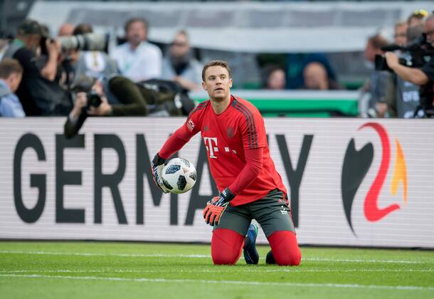 19. Mai 2018: Berlin, Olympiastadion: Fussball DFB-Pokalfinale: FC Bayern Muenchen - Eintracht Frankfurt: Muenchens Torwart Manuel Neuer nachdenklich vor einer Germany Werbebande.