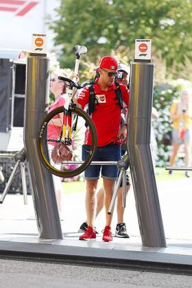 Sport Bilder des Tages Sebastian Vettel (Scuderia Ferrari) kommt mit dem Fahrrad zur Strecke, Grosser Preis von Deutschland 2018, Motorsport, Formel 1, 20.07.2018, Grosser Preis von Deutschland 2018, Motorsport, Formel 1, 20.07.2018 Hockenheim Copyright: xEIBNER AlexanderxNeisx EP_ANS