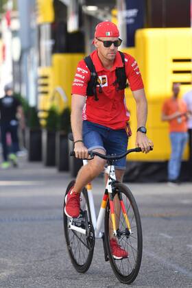 Sebastian VETTEL,GER (Scuderia Ferrari), kommt mit dem Rennrad zur Rennstrecke, faehrt durchs Paddock. Training, Formel 1:GP von DeutschlandDeutschland,Hockenheimring,Saison 2018,am 20.07.2018.