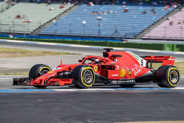 Motorsport: Formel 1, Saison 2018 2019, Training am Freitag, 20.07.2018 am Hockenheimring in Hockenheim (Deutschland). Sebastian Vettel (Scuderia Ferrari) biegt auf die Start-Ziel-Gerade ein. Copyright: xInderliedx