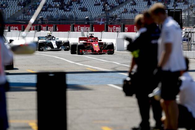 Motorsports: FIA Formula One World Championship WM Weltmeisterschaft 2018, Grand Prix of Germany, 5 Sebastian Vettel (GER, Scuderia Ferrari), 77 Valtteri Bottas (FIN, Mercedes AMG Petronas Motorsport), Hockenheim Germany