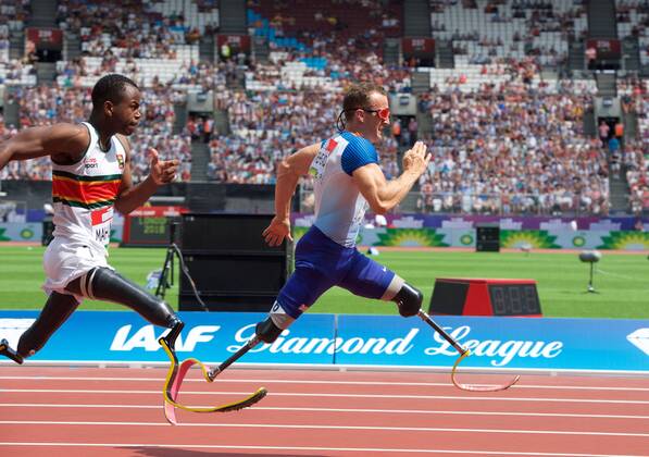 Sport Themen der Woche KW29 Sport Bilder des Tages Muller Anniversary Games Richard Whitehead of Great Britain (right) finishes 2nd to Ntando Mahlangu of South Africa in the men?s T61 200m during the Muller Anniversary Games at the London Stadium, Stratford Content Not Available For UK Newspapers Copyright: xAlanxStanfordx FIL-12055-0066