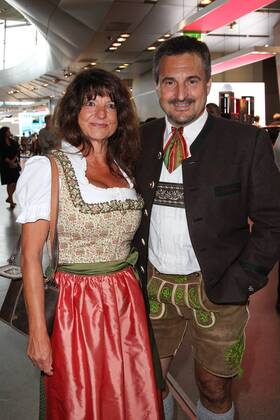 Georg Schorsch Hackl mit Freundin Kornelia Koller, Bayerischer Sportpreis 2018 in der BMW Welt in Muenchen am 21.07.2018
