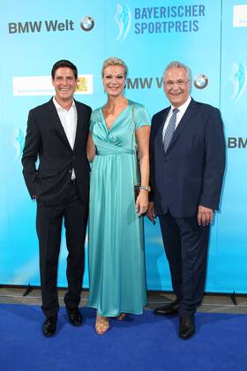 Maria Hoefl-Riesch mit Ehemann Marcus Hoefl und Joachim Herrmann, Bayerischer Sportpreis 2018 in der BMW Welt in Muenchen am 21.07.2018