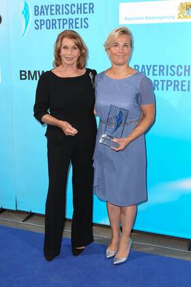 Senta Berger und Verena Bentele, Bayerischer Sportpreis 2018 in der BMW Welt in Muenchen am 21.07.2018