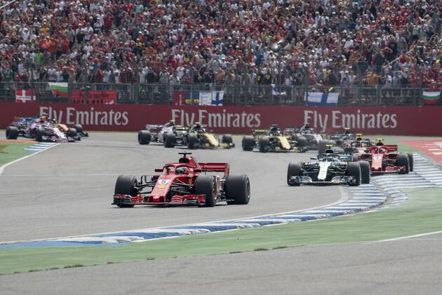 Motorsport: Formel 1, Saison 2018 2019, Rennen am Sonntag, 22.07.2018, am Hockenheimring in Hockenheim (Deutschland). Sebastian Vettel (Scuderia Ferrari) biegt nach dem Start als Erster in die Kurve ein. Copyright: xInderliedx
