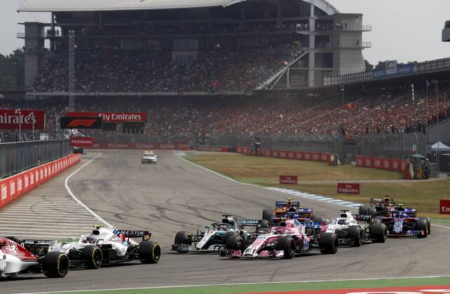Motorsports: FIA Formula One World Championship WM Weltmeisterschaft 2018, Grand Prix of Germany, Start, 35 Sergey Sirotkin (RUS, Williams Martini Racing), 44 Lewis Hamilton (GBR, Mercedes AMG Petronas Motorsport), 31 Esteban Ocon (FRA, Sahara Force India F1 Team), Hockenheim Germany
