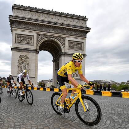 Sport Themen der Woche KW30 Sport Bilder des Tages British Geraint Thomas of Team Sky wearing the yellow jersey of overall leader passes the Arc de Triomphe during the last stage of the 105th edition of the Tour de France cycling race, 116km from Houilles to Paris, France, Sunday 29 July 2018. This year s Tour de France takes place from July 7th to July 29th. DAVIDxSTOCKMAN  x05395212x