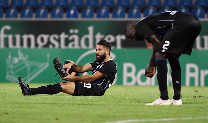 03.08.2018, xpsx, Fussball Regionalliga Südwest, FSV Frankfurt - Eintracht Stadtallendorf v.l. Denis Mangafic (FSV Frankfurt), Nestor Djengoue (FSV Frankfurt) nach dem Spiel Frankfurt Hessen Deutschland (DE)