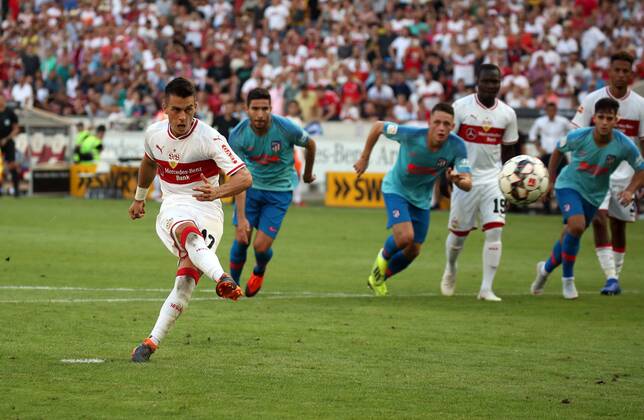 VfB Stuttgart - Atletico Madrid Deutschland, Stuttgart, 05.08.2018, Fussball, Bundesliga, Saison 2018 2019, Testspiel, VfB Stuttgart - Atletico Madrid: Erik Thommy (VfB Stuttgart) verschiesst Elfmeter.