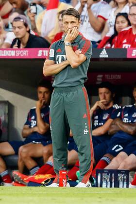Deutschland, Muenchen, 05.08.2018, Testspiel, FC Bayern Muenchen - Manchester United ManU Cheftrainer Niko Kovac (FCB) schaut ( DeFodi048