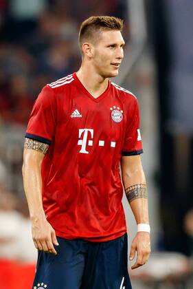 Deutschland, Muenchen, 05.08.2018, Testspiel, FC Bayern Muenchen - Manchester United ManU Niklas Suele (FCB) schaut ( DeFodi048