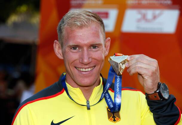 Leichtathletik, Europameisterschaften, Berlin Deutschland , Internationale Leichtathletik Europameisterschaften im Olympiastadion in Berlin Siegerehrung auf der European Mile am Breitscheidplatz in Berlin am 10.08.2018 Zehnkampf Siegerehrung Arthur ABELE (GER)