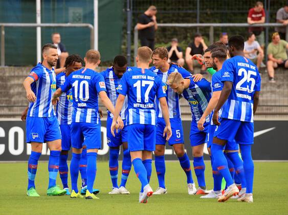 GER, 1.FBL, Hertha BSC VS. Hallenser FC 15.08.2018, Amateurstadion, Berlin, GER, 1.FBL, Hertha BSC VS. Hallenser FC, im Bild Hertha-Spielerkreis