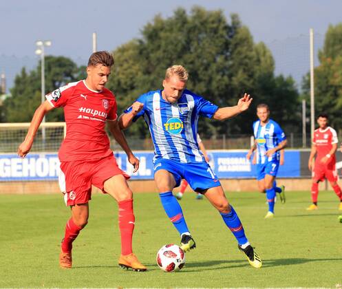 GER, 1.FBL, Hertha BSC VS. Hallenser FC 15.08.2018, Amateurstadion, Berlin, GER, 1.FBL, Hertha BSC VS. Hallenser FC, im Bild Pascal Koepke (Hertha BSC Berlin 14), Erik Henschel (Halle 17)