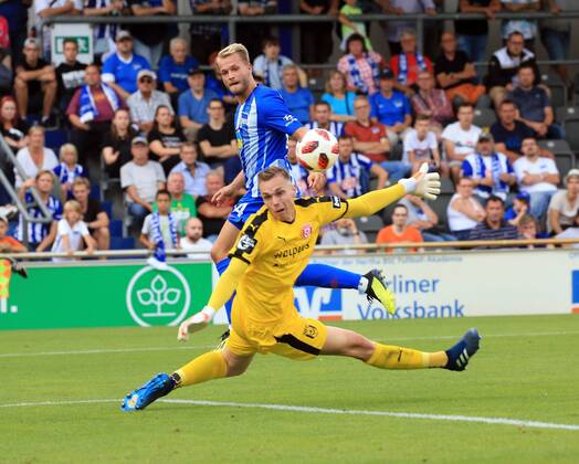 GER, 1.FBL, Hertha BSC VS. Hallenser FC 15.08.2018, Amateurstadion, Berlin, GER, 1.FBL, Hertha BSC VS. Hallenser FC, im Bild Pascal Koepke (Hertha BSC Berlin 14), Tom Mueller (Halle 32)