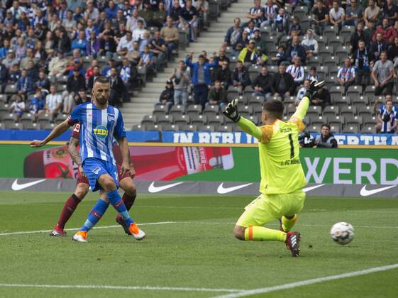 25.08.2018, Fussball, GER,Saison 2018 2019, 1. Bundesliga, 1. Spieltag, Herta BSC -1.FC Nuernberg 0:1 Vedad Ibisevic erzielt in der 27 Min. in dieser Szene das !:0 fuer die Hertha. DFL REGULATIONS PROHIBIT ANY USE OF PHOTOGRAPH AS IMAGE SEQUNCES AND OR QUSAI-VIDE