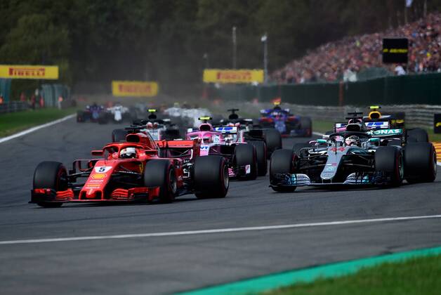 Sebastian Vettel, Scuderia Ferrari, vorbei an Lewis Hamilton; Mercedes Grand Prix, formula 1 GP, Belgien in Spa, 26.08.2018 Photo:mspb Jean Petin Sebastian Vettel, vorbei an Lewis Hamilton; formula 1 GP, Belgien 2018